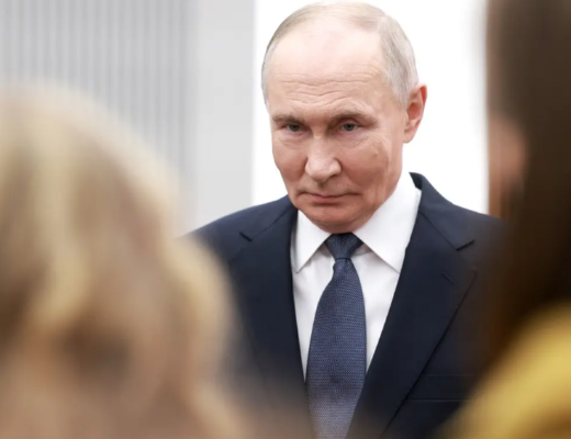 Rusia a declanșat operațiunea „Calul Troian”, cumpărând proprietăți în apropierea unor obiective importante din Europa pentru atacuri hibride sau chiar de tip terorist. Moscova va lovi țările NATO, fără ca acestea să poată invoca Articolul 5. Dezvăluirile unei investigații de presă realizată în Marea Britanie