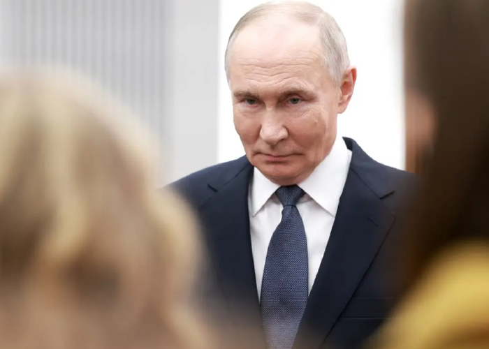 Rusia a declanșat operațiunea „Calul Troian”, cumpărând proprietăți în apropierea unor obiective importante din Europa pentru atacuri hibride sau chiar de tip terorist. Moscova va lovi țările NATO, fără ca acestea să poată invoca Articolul 5. Dezvăluirile unei investigații de presă realizată în Marea Britanie