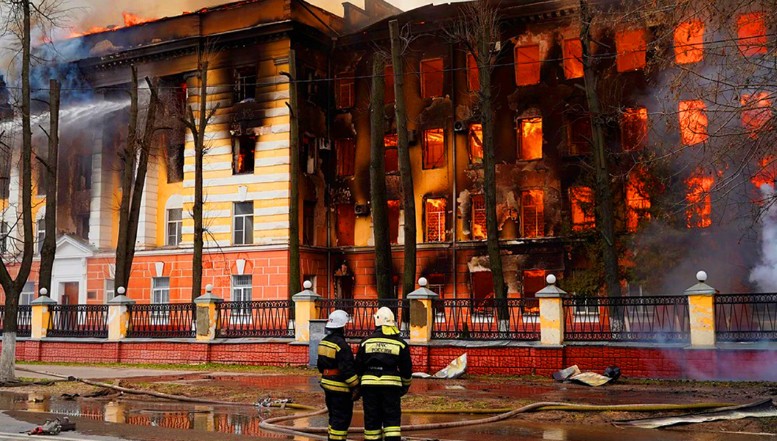 Viața de după mobilizare: ard birourile de încorporare și clădirile administrațiilor din Rusia. Gherila anti-Putin iese la atac!