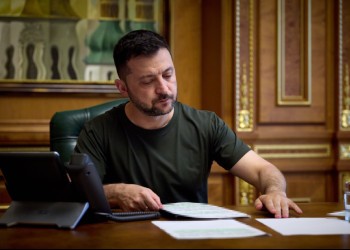 Noi măsuri pentru a fi ameliorată problema lipsei de personal din armata Ucrainei. O lege care le permite cetățenilor cu vârste înaintate să se înroleze în armată în timpul războiului, semnată de Zelenski