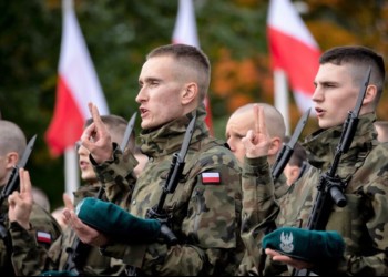 Alertă! Premierul Poloniei anunță mobilizarea tuturor bărbaților polonezi adulți pentru desfășurarea de antrenamente militare