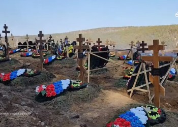 VIDEO. Teroriștii Wagner, uciși la Bahmut, sunt îngropați în secret în Rusia. Jurnaliștii au descoperit un cimitir nou-nouț, ascuns în regiunea siberiană Irkutsk. Groparii fac focuri uriașe pentru a dezmorți pământul care îngheață bocnă și până la 3 metri adâncime