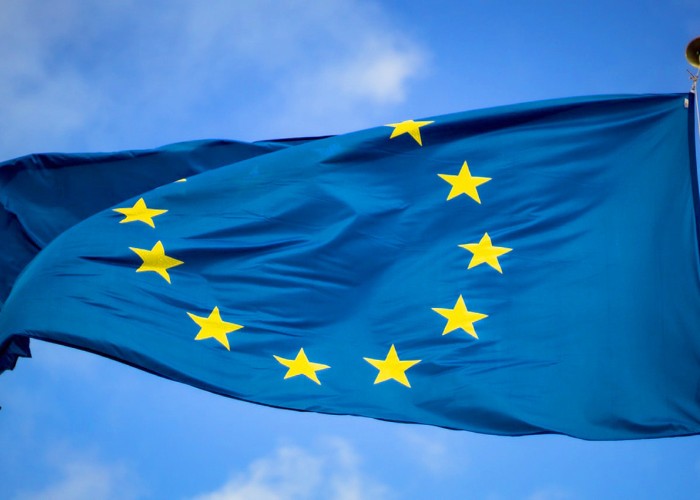 În România AUR urcă în sondaje, în timp ce în UE crește încrederea cetățenilor în valorile democratice europene