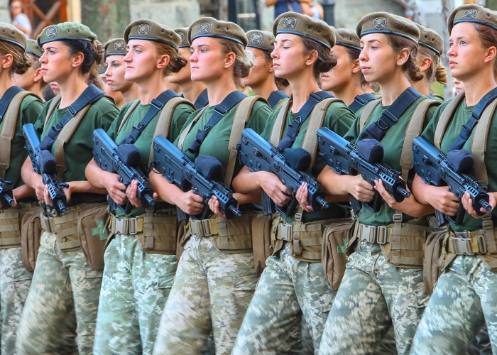 Ucraina pregătește mobilizarea femeilor cu anumite cariere profesionale, în cazul unei urgențe precum invazia rusească