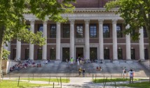 Victorie a lui Trump: Universitatea Harvard recunoaște că a devenit un spațiu al antisemitismului și cere scuze public pentru acest derapaj
