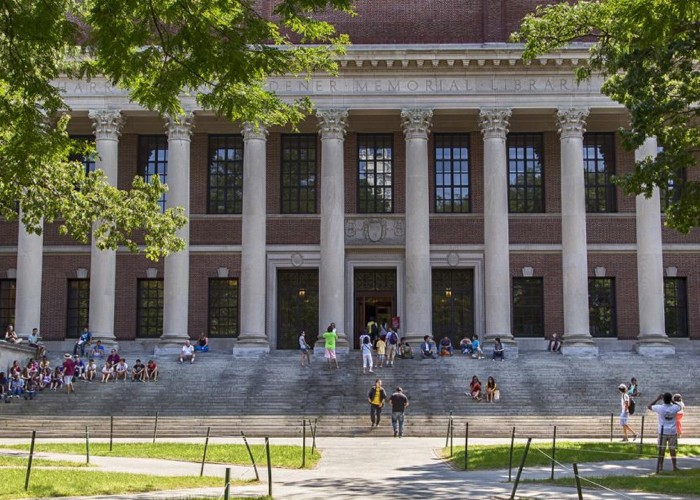 Victorie a lui Trump: Universitatea Harvard recunoaște că a devenit un spațiu al antisemitismului și cere scuze public pentru acest derapaj