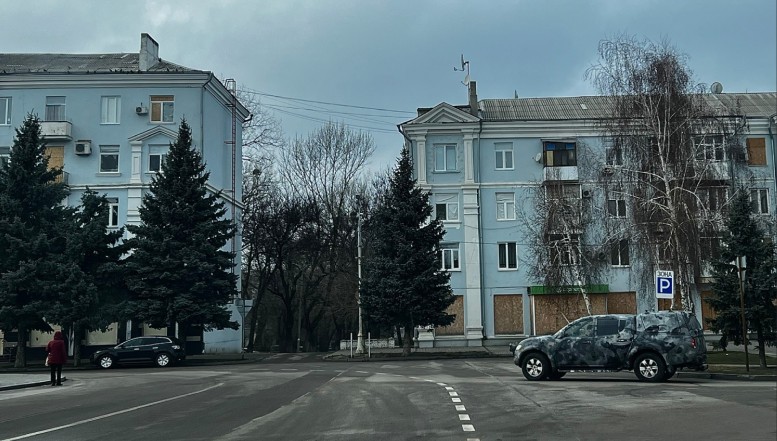 EXCLUSIV Jurnal de călătorie în estul Ucrainei. Cum și-au adaptat traiul ucrainenii care continuă să locuiască în proximitatea zonelor de luptă / Impresii din orașul Kramatorsk / Activitățile recreaționale ale soldaților  / Galerie foto (Anna Neplii)