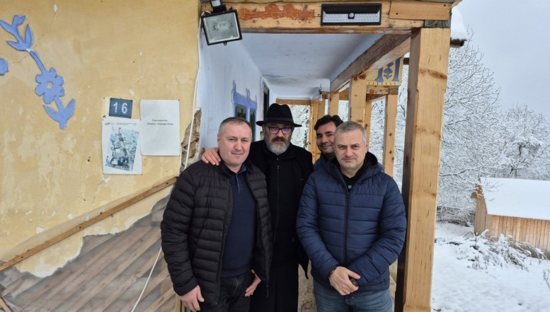 Părintele Necula, acasă la Elisabeta Rizea. Zăpezile mieilor și puterea memoriei. Galerie FOTO