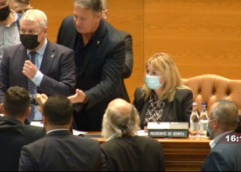 VIDEO Uselistul Roman a încercat să confiște ședința de plen. USL 2.0 s-a oficializat în Parlament: rezultatul votului referitor la stabilirea calendarului moțiunii de cenzură
