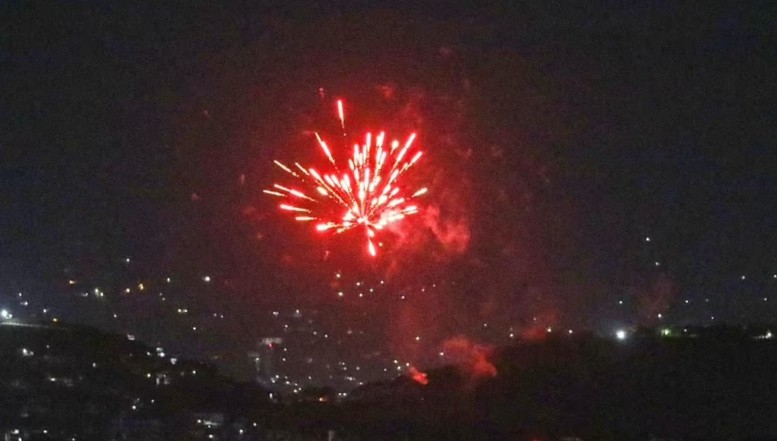 VIDEO. Talibanii au sărbătorit plecarea americanilor cu artificii și focuri de armă / Un lider le-a cerut să nu mai tragă că rănesc civilii și așa terifiați de noua stăpânire / Generalul american Kenneth McKenzie se laudă că ar fi defectat avioanele și vehicule blindate lăsate la Kabul de trupele sale