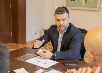 VIDEO Ciprian Ciucu șterge pe jos cu Daniel Băluță după ședința-circ de la PMB. „Am impresia că omul ăsta nu e lucid” / Primarul general dezvăluie o situație șocantă: Băluță refuză, de trei ani, să predea către Primăria Capitalei amplasamentele din S4 pentru refacerea sistemului de termoficare. „Din cauza lui stau oamenii în frig”