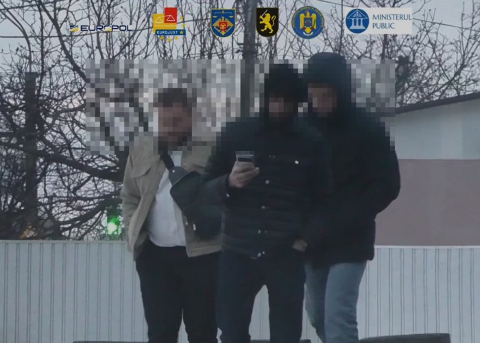 VIDEO A fost destructurată o mega rețea moldo-ucraineană care escroca români naivi. Cel puțin 180 de operatori din R.Moldova activau în centre infracționale din Ucraina de unde apelau cetățeani români pentru a-i păcăli și fura banii din conturi