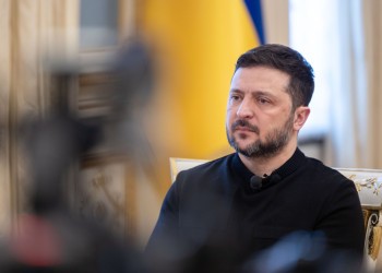 Zelenski dezvăluie că a primit solicitări din partea SUA și a aliaților acestora din Orientul Mijlociu pentru doborârea dronelor iraniene. Liderul de la Kiev spune că Ucraina are dronele interceptoare de care au nevoie țările atacate de Iran, dar pune condiții pentru furnizarea lor