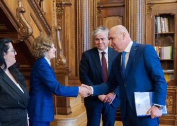 Oana Gheorghiu despre postarea în care îi cataloga drept „golani” pe Donald Trump și JD Vance: „A fost făcută într-un context emoțional foarte încărcat, întâlnirea din februarie, din Biroul Oval, cu președintele Zelenski”/ „Nu am fost singura care a fost tulburată de acel eveniment. Desigur, privind înapoi, nu aș mai scrie în aceiași termeni”