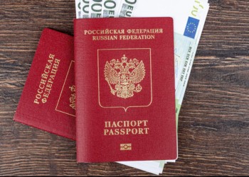 Parlamentul European cere interzicerea „pașapoartelor de aur” și reglementări pentru „vizele de aur”
