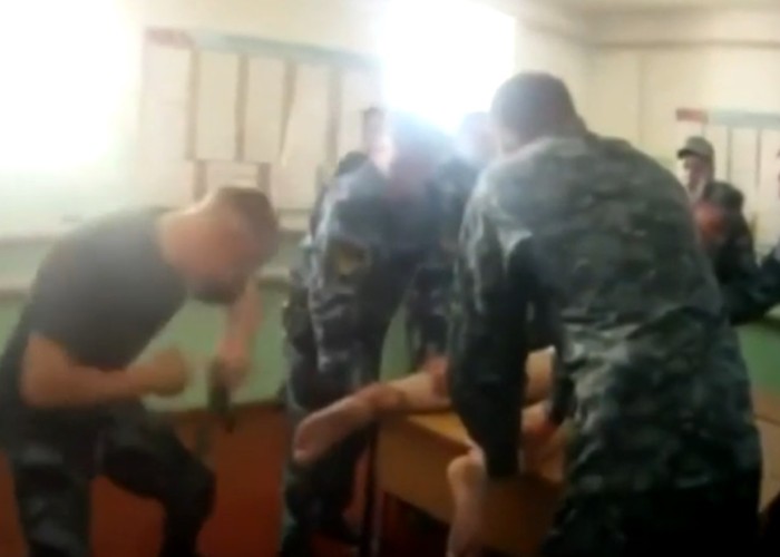 VIDEO Filmările care au șocat Rusia: deținuții, supuși unor chinuri îngrozitoare. 10% dintre ruși spun că au fost torturați