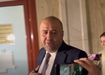 Public Record: Mihai Busuioc, unul dintre judecătorii PSD din CCR, i-a donat fiicei sale singura locuință pe care o deținea chiar cu o zi înainte de a fi votat în funcție. Manevra ar avea ca scop obținerea unei locuințe de protocol