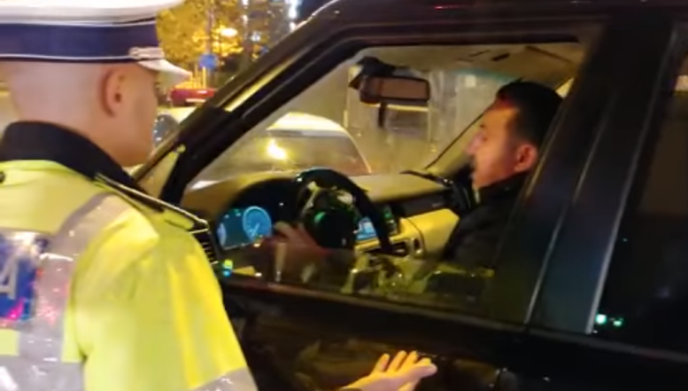VIDEO Tupeu de PSD-ist: Deputatul Mitralieră nu oprește la semnalele polițiștilor și încearcă să scape de presă. Cătălin Rădulescu a declarat că fugea de un protestatar