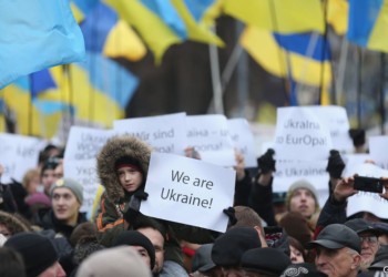 Sondaj: Ucrainenii se pregătesc de proteste în cazul în care Kievul face concesii inacceptabile în cadrul negocierilor cu Moscova / Care este atitudinea ucrainenilor față de unele concesii în mod particular