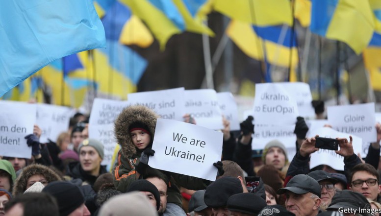 Sondaj: Ucrainenii se pregătesc de proteste în cazul în care Kievul face concesii inacceptabile în cadrul negocierilor cu Moscova / Care este atitudinea ucrainenilor față de unele concesii în mod particular