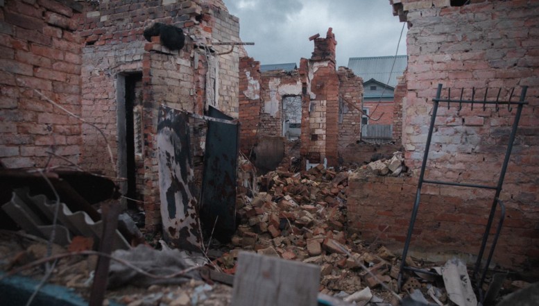 GRUPAJ FOTO. Un proiect necesar: case modulare pentru familiile ucrainene rămase fără un acoperiș deasupra capului în urma bombardamentelor Rusiei genocidare / Anna Neplii