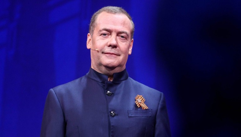 VIDEO. Cum a resuscitat războiul din Ucraina averea și cariera politică a lacheului putinist Dmitri Medvedev. Fostul premier și președinte de paie de la Kremlin este în prezent mai bogat cu un miliard de dolari și are cel mai de succes canal de Telegram de limbă rusă, grație imprecațiilor anti-occidentale pe care le emite