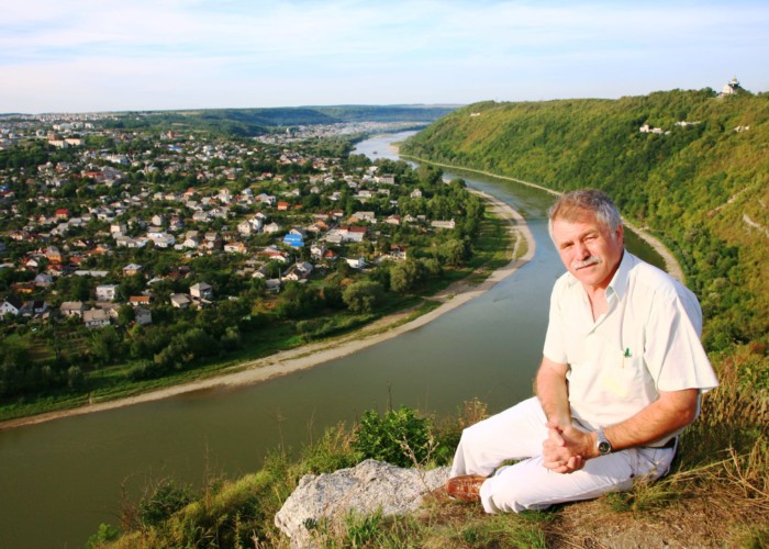 Români, mergeți la Nistru! Remarcabila carte a scriitorului și jurnalistului Alecu Reniță: ”Pe Nistru, spre izvoare”