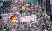 Presa și oficialii din Germania critică participanții la ”Ziua libertății” în timp ce trec cu vederea violențele produse de extrema stângă