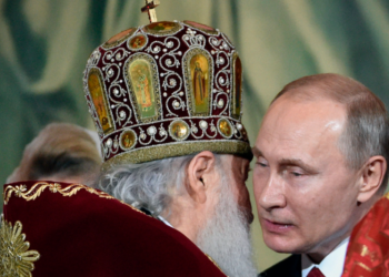 Așa-zisa ”ortodoxie” rusă: 3 seminariști gay din Nijni Novgorod au făcut ”dragoste” între ei în Biserica Sfântul Apostol Timotei și Sfânta Muceniță Tatiana. Înregistrarea video a ajuns pe un site pentru adulți. Mitropolia și poliția desfășoară anchete