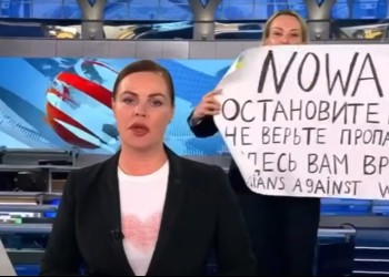 VIDEO O angajată a unui post TV deținut de Kremlin a protestat LIVE împotriva invaziei din Ucraina. Cum și-a motivat demersul pentru care a fost ulterior arestată