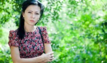Poeta și jurnalista Doina Dabija, adevăr dureros: Fără curajul de a ne vorbi limba și de a ne afirma identitatea, pământul românesc al Basarabiei va deveni unul siberian, în care nu va rămâne nici măcar urma pașilor noștri. Un cap plecat merită uneori tăiat!