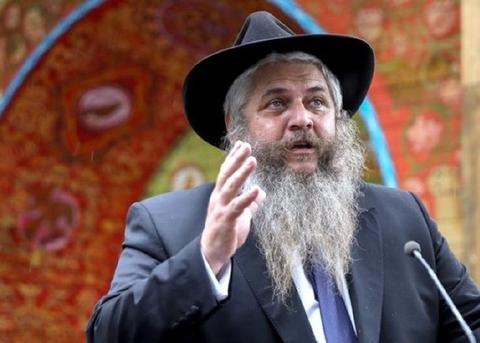 Rabinul șef al Israelului acuză Ucraina că i-a înjunghiat țara pe la spate, fiindcă a votat la ONU, împreună cu alte 19 state, o moțiune care cere dezarmarea nucleară a Israelului. E foarte posibil ca gestul Kievului să fie răspunsul pentru refuzul repetat al Israelului de a ajuta cu armament Ucraina