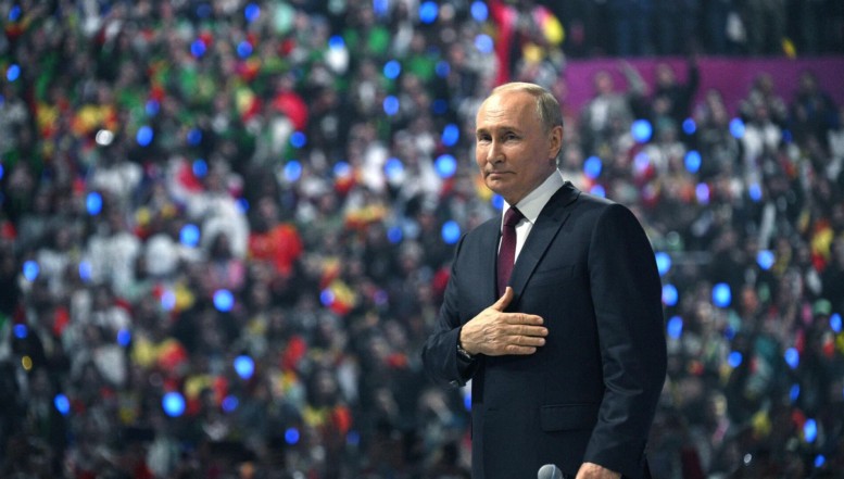 VIDEO. Euforia victoriei absolute l-a făcut pe tiranul Vladimir Putin să pronunțe, în premieră, numele lui Alexei Navalnîi și să admită că dezvăluirile făcute de echipa acestuia sunt corecte