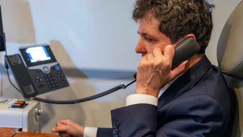 Administrația Prezidențială a plătit 845.000 de euro pentru o serie de discuții telefonice cu Marco Rubio și Pete Hegseth. Convorbirile au fost intermediate de firma de lobby Eversheds Sutherland