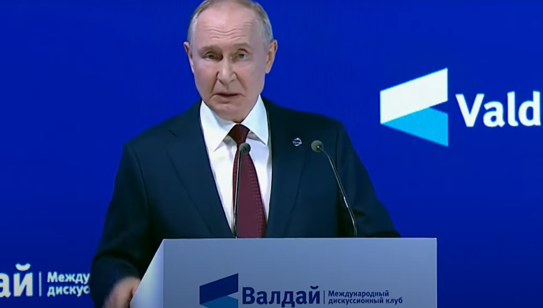 VIDEO. Vladimir Putin acuză Europa de continuarea războiului din Ucraina, avertizând că noua „militarizare” a UE va primi „un răspuns semnificativ” / Tiranul KGB a adus în discuție și România / La câteva ore după ce a ironizat acuzațiile privind încălcările spațiului aerian al NATO, un roi de drone paraliza Aeroportul din Munchen