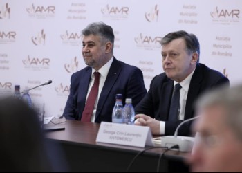 Primul care cere demisii la vârful PSD, după rezultatul din 4 mai, este chiar primarul Buzăului.  „Sunt cele mai proaste rezultate din istorie! O demisie a lui Marcel Ciolacu ar fi cel mai bine pentru toată lumea”/ „PSD sper să nu susțină pe nimeni, pentru că dacă l-ar susține pe Nicușor Dan, va mai pierde din procente”