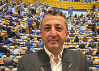 VIDEO. S-a fâsâit marea reformă de la Romsilva. Noul director interimar este un personaj controversat din vechea conducere a Regiei, care are de dat explicații procurorilor pentru o serie de prejudicii importante constatate de Curtea de Conturi! Sistemul l-a ejectat pe cel care ar fi putut zdruncia Regia din temelii