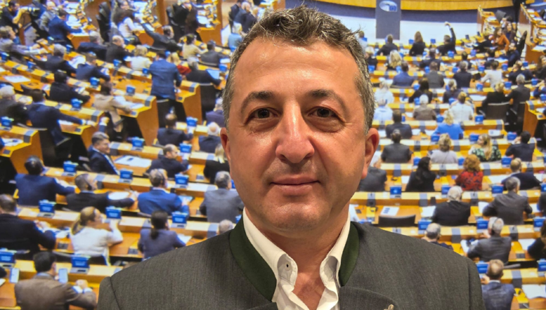 VIDEO. S-a fâsâit marea reformă de la Romsilva. Noul director interimar este un personaj controversat din vechea conducere a Regiei, care are de dat explicații procurorilor pentru o serie de prejudicii importante constatate de Curtea de Conturi! Sistemul l-a ejectat pe cel care ar fi putut zdruncia Regia din temelii