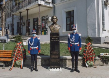 Adela Mîrza, președintele Partidului Alternativa Dreaptă: ”Legea Vexler e o mizerie! Putem admira personalități care în trecutul lor au avut simpatii antisemite (inclusiv marele Eminescu) dar care prin opera literară au lăsat o moștenire colosală. Și asta nu ne face antisemiți! Nicidecum!”