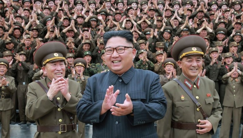 Coreea de Nord lansează rachete de croazieră și pregătește parada militară, dar tocmai a tăiat rațiile ofițerilor. Foametea din țara-lagăr