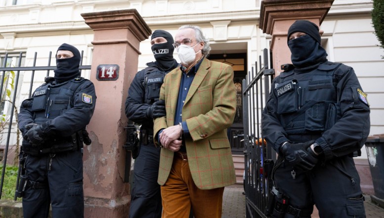 VIDEO. Un prinț al Casei de Reuss ar fi liderul grupării extremisto-criminale care planificase o lovitură de stat în Germania / Puciul a fost oprit prin intervenția în forță a peste 3000 de polițiști / Gruparea contactase deja Kremlinul pentru a stabili o „colaborare”