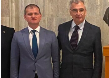 VIDEO Petrișor Peiu, criză de nervi în direct la B1 TV, după o referire la conexiunile deputatului AUR Valeriu Munteanu cu oligarhul Plahotniuc. Moderatoarea a strigat „Doamne ferește” când liderul senatorilor AUR țipa încontinuu la interlocutor, afirmând că și acesta ar avea legături cu „Hitler și Horthy”