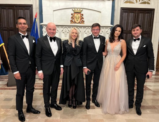 Promiscuitate liberală pe bani publici. Amanta lui Costel Alexe, record de sinecuri la stat. Zis și „Tablă”, președintele PNL al Consiliului Județean Iași este trimis în judecată în două dosare de corupție peste care se așterne încet salvatorul praf al prescripției