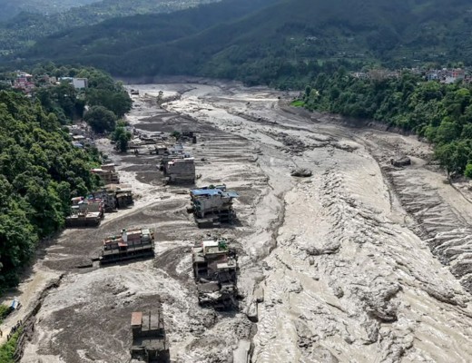 VIDEO Ce a cauzat viitura apocaliptică de la granița tibetană a Nepalului. Bilanțul preliminar al tragediei: sute de morți și peste 1300 dispăruți, printre care și numeroși turiști străini