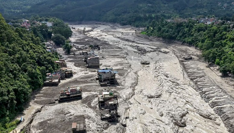 VIDEO Ce a cauzat viitura apocaliptică de la granița tibetană a Nepalului. Bilanțul preliminar al tragediei: sute de morți și peste 1300 dispăruți, printre care și numeroși turiști străini