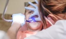 Copilul anesteziat la stomatolog a decedat. Substanța periculoasă folosită de clinici fără a avea autorizație 