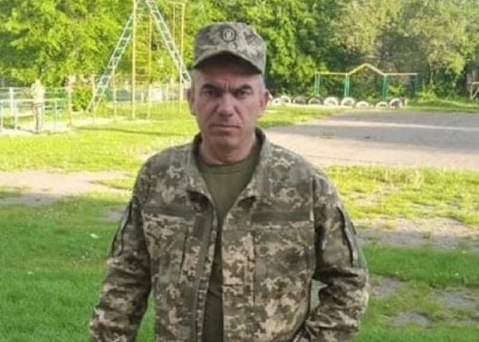 Eroii nu mor niciodată! Președintele Zelenski l-a decorat post-mortem pe eroul nord-bucovinean de etnie română Victor Vasilica. Militarul a căzut la datorie apărând Ucraina de invadatorii ruși