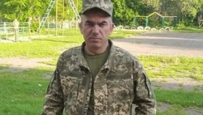 Eroii nu mor niciodată! Președintele Zelenski l-a decorat post-mortem pe eroul nord-bucovinean de etnie română Victor Vasilica. Militarul a căzut la datorie apărând Ucraina de invadatorii ruși