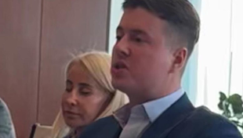 Lovitură grea pentru Maricel Păcuraru. Curtea de Apel București a decis redeschiderea urmăririi penale față de Paul Păcuraru, fiul patronului de la Realitatea Plus, care a vrut să preia conducerea unei importante companii folosindu-se de acte false