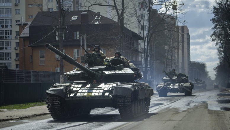 VIDEO. Polonia trimite zeci de tancuri în Ucraina și alte echipamente militare în valoare de 1,5 miliarde de euro. SUA și alte 40 de țări se reunesc în Germania pentru a analiza cum poate fi ajutat Kievul mai bine pentru a câștiga în fața Rusiei